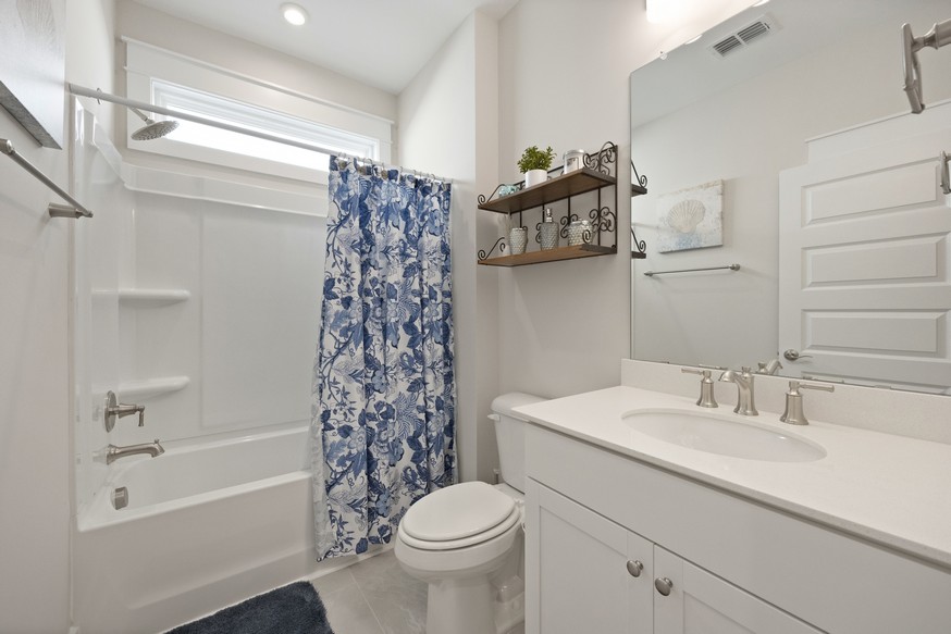 37 Carolina Oaks - Guest Bath