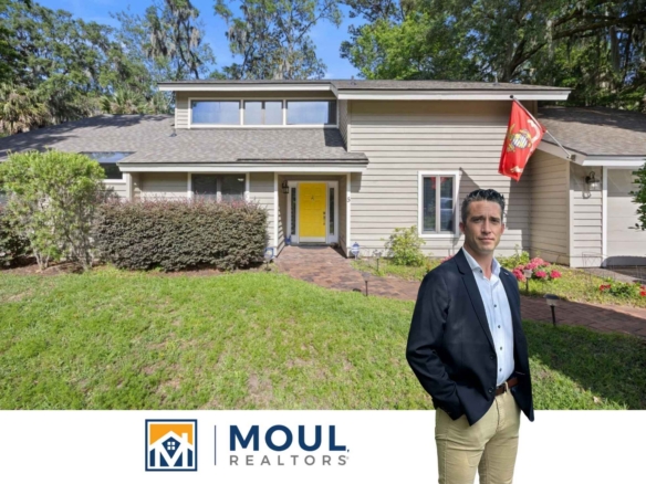 5 Fisherman Ln - Agent in front of property